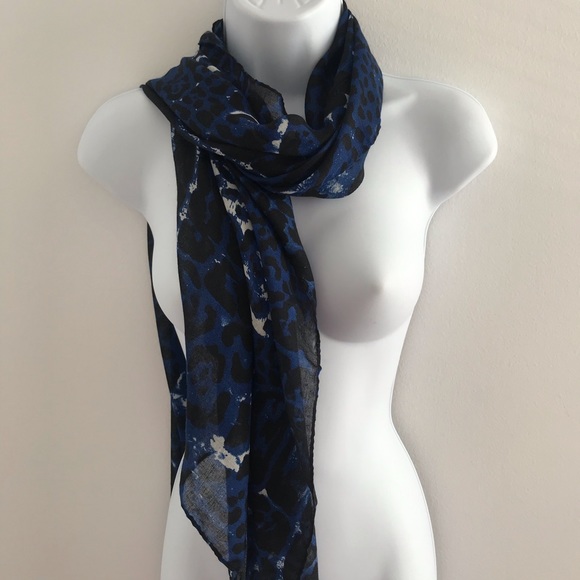 NWOT Blue Grey Animal Print Shawl Spring Scarf Head Wrap - Picture 14 of 15